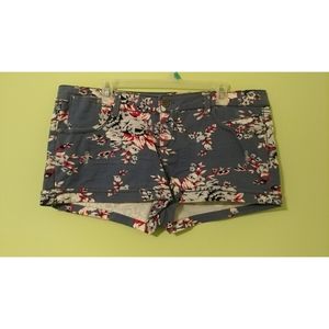 NWOT Vanilla Star Floral Shorts